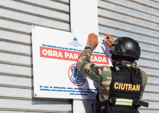 Mived paraliza plazas y naves en el Gran Santo Domingo por incumplir normas de seguridad y permisos