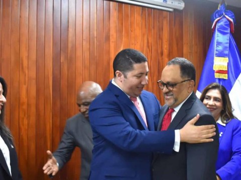 Antoliano Peralta juramenta a viceministros de Justicia y al director de Servicios Penitenciarios