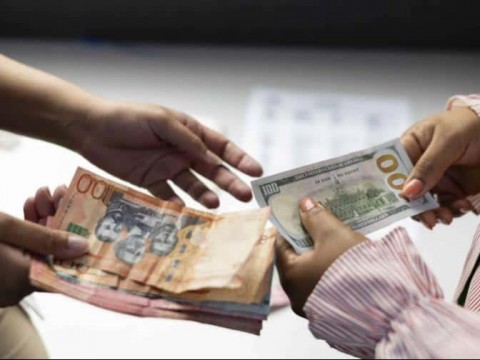 El dólar vuelve a superar los 63 pesos por segunda vez este año
