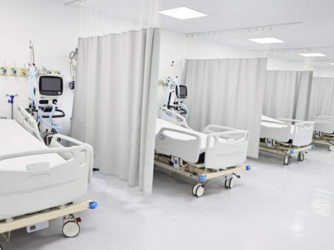 ¿Qué tan difícil es conseguir una cama UCI en un centro de salud?