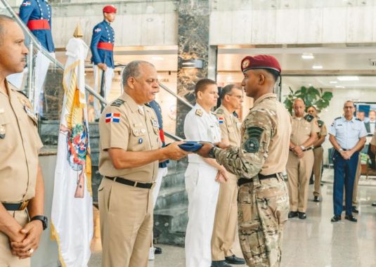  Ministro de Defensa despide equipo dominicano que representará al país en Fuerza Comando Paraguay 2026