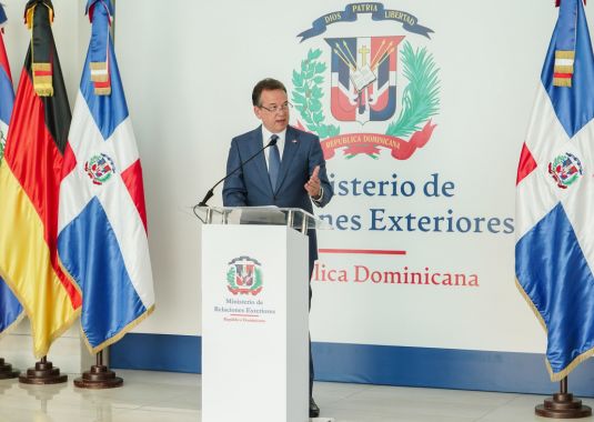  Canciller Víctor “Ito” Bisonó se propone avanzar hacia una Cancillería moderna, profesional y abierta al mundo