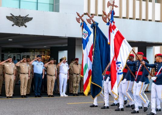 MIDE recibe y condecora a campeones de Fuerza Comando Paraguay 2026 tras histórico primer lugar