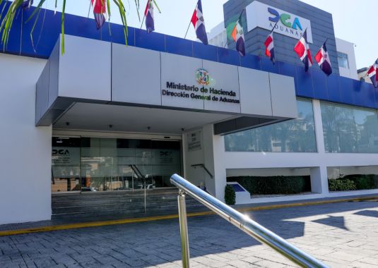 Aduanas confisca más de 600,000 dólares en el AILA