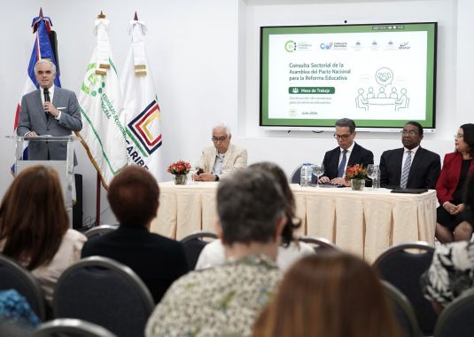 Luis Miguel De Camps lidera foro sectorial de la Asamblea del Pacto Educativo y destaca la educación como eje estratégico del desarrollo nacional