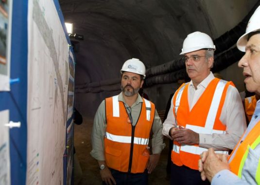 Presidente Luis Abinader supervisa túnel pluvial de la avenida Luperón que se construye con fondos de Aerodom, para evitar inundaciones en la zona