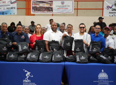 Inefi concluye entrega de 5,000 kits deportivos a profesores de educación física en todo el país