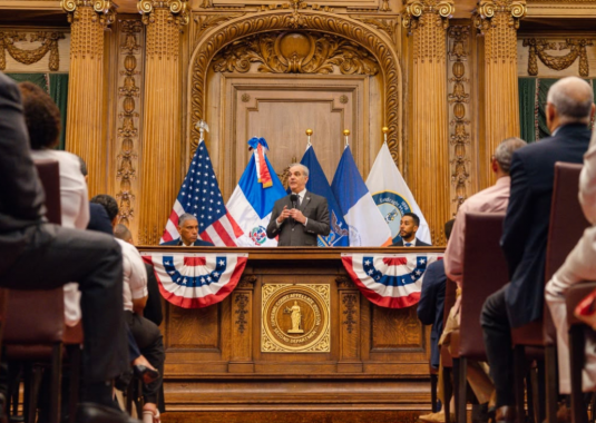 Presidente Luis Abinader se reúne con diáspora dominicana en Brooklyn; Antonio Reynoso declara el 24 de septiembre como Día del Orgullo Dominicano