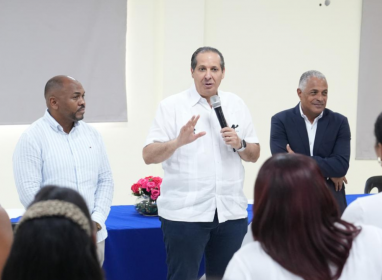 Ministro Víctor Atallah destaca reducción de 82 % de los casos de malaria en Azua