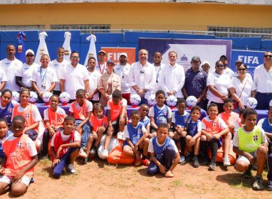  Inefi lleva utilería deportiva a escuelas de Pedernales y Puerto Plata