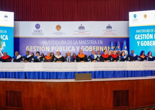 Presidente Abinader llama a 147 servidores públicos graduados a poner sus conocimientos al servicio de la ciudadanía y ejercer sus funciones con ética, transparencia y honestidad