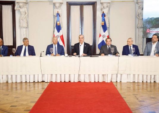 Presidente Abinader: Dejaremos un legado histórico con la entrega de títulos de parques nacionales al Estado Dominicano