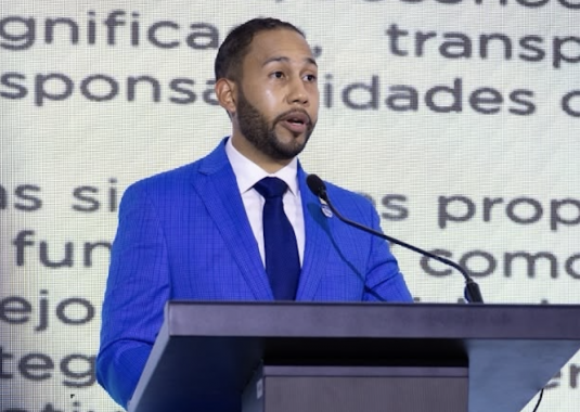 Josué David Cedeño presenta oficialmente su proyecto de aspiración al Consejo Superior del Ministerio Público