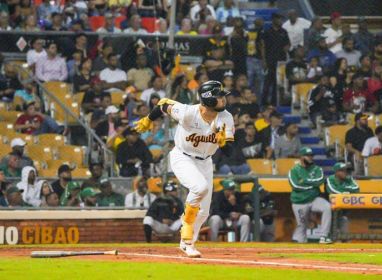 Águilas aprovechan descontrol de Maríñez y error de Bernal para vencer a Estrellas en 11 innings