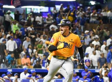  Las Águilas vienen de atrás y vencen a los Tigres en el Quisqueya