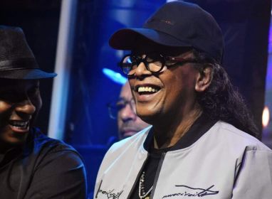 Sergio Vargas revive sus grandes éxitos ante un público que cantó cada canción