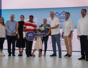Presidente Abinader inaugur&oacute; once obras y entreg&oacute; 64 apartamentos en Bonao, la Vega y Santiago este fin de semana