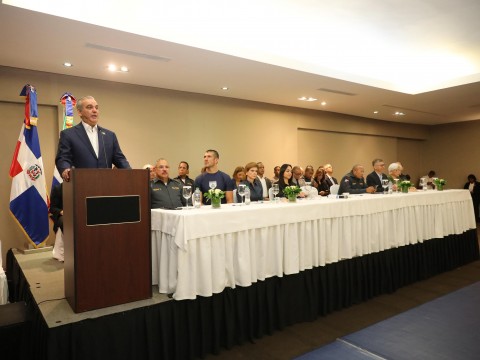 Presidente Abinader contin&uacute;a impulsando de transformaci&oacute;n policial con formaci&oacute;n t&aacute;ctica especializada y respeto a los derechos humanos