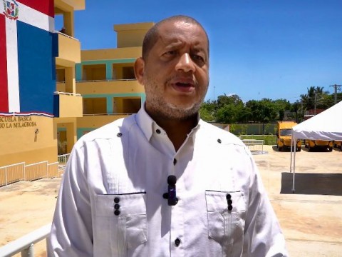 Comunitarios celebran con j&uacute;bilo nueva escuela que transforma la vida de Cancela-La Ure&ntilde;a, en Santo Domingo Este