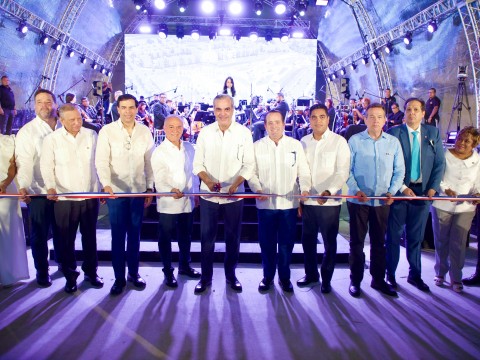 Presidente Abinader inaugura Anfiteatro La Gaviota en Ciudad Juan Bosch