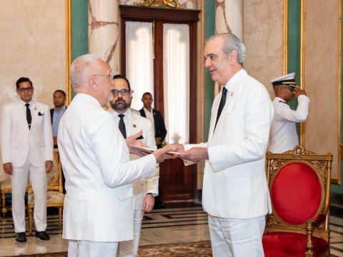Presidente Abinader recibe cartas credenciales de seis nuevos embajadores acreditados ante el Gobierno dominicano