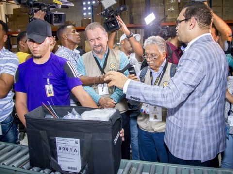 JCE inicia conformaci&oacute;n del kit electoral para elecciones extraordinarias municipales de marzo con delegados de partidos pol&iacute;ticos