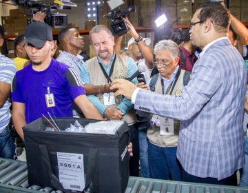 JCE inicia conformaci&oacute;n del kit electoral para elecciones extraordinarias municipales de marzo con delegados de partidos pol&iacute;ticos