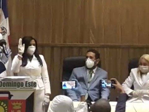 Manuel Jim&eacute;nez  toma juramento como nuevo Alcalde SDE en medio de medidas de seguridad por el coronavirus 