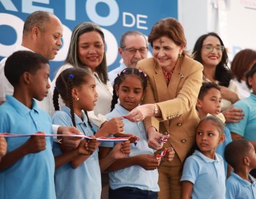 &nbsp;Gobierno inaugura escuela y estancia infantil en Azua que beneficiar&aacute;n a cerca de mil ni&ntilde;os