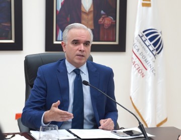 Ministro de Educaci&oacute;n niega que m&aacute;s de 500 mil estudiantes est&eacute;n fuera de las aulas