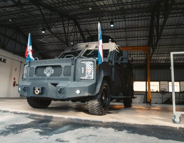 Presidente Abinader destaca transformaci&oacute;n hist&oacute;rica de las Fuerzas Armadas al presentar el primer blindado FURIA ensamblado en la Rep&uacute;blica Dominicana