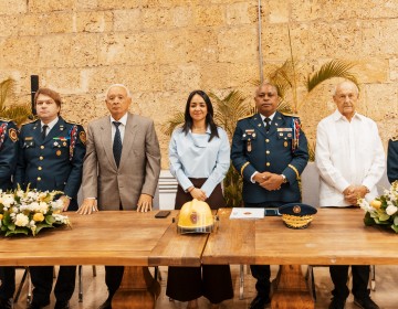 Bomberos del DN realizan su 40&ordm; graduaci&oacute;n y el tradicional desfile de camiones
