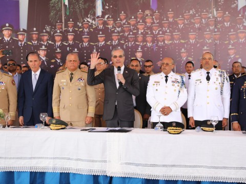 Presidente Abinader encabeza cuadrag&eacute;sima octava graduaci&oacute;n de 64 nuevos cadetes de la Polic&iacute;a Nacional formados bajo el Modelo de Transformaci&oacute;n