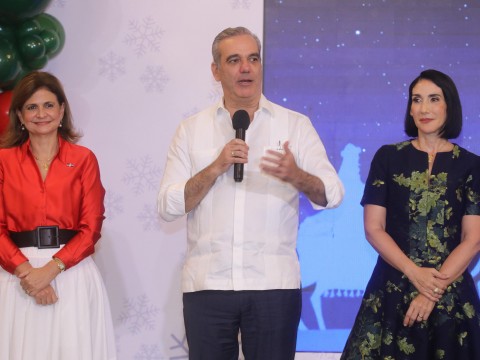 Primera dama da la bienvenida a la Navidad con encendido del &aacute;rbol navide&ntilde;o en Palacio Nacional