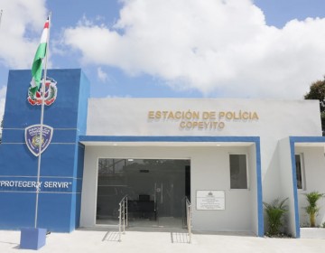 Gobierno inaugura dos estaciones policiales en Mar&iacute;a Trinidad S&aacute;nchez