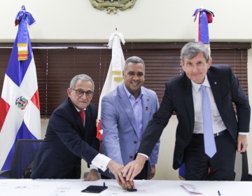 INPOSDOM y Embajada de Rusia ponen en circulaci&oacute;n emisi&oacute;n postal conjunta en conmemoraci&oacute;n de los 80 a&ntilde;os de relaciones diplom&aacute;ticas entre ambos pa&iacute;ses