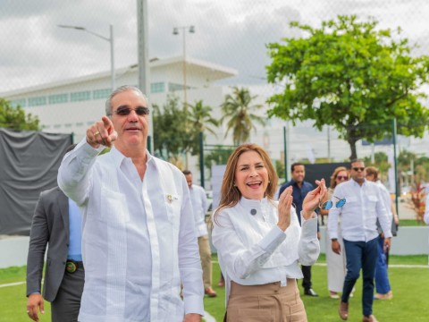 Presidente Abinader y alcaldesa Carolina Mej&iacute;a inauguran Malec&oacute;n Deportivo, nuevo punto de encuentro del deporte dominicano