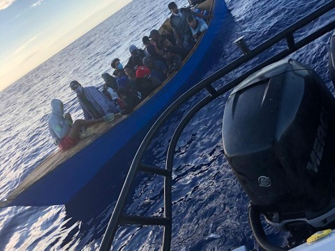 Autoridades detienen a 21 personas al tratar de llegar ilegalmente a Puerto Rico