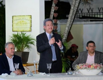 Leonel Fern&aacute;ndez favorece se incluya estudio de la Biblia en las escuelas p&uacute;blicas