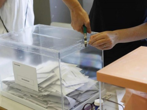Una Espa&ntilde;a dividida deja en suspenso su futuro gobierno