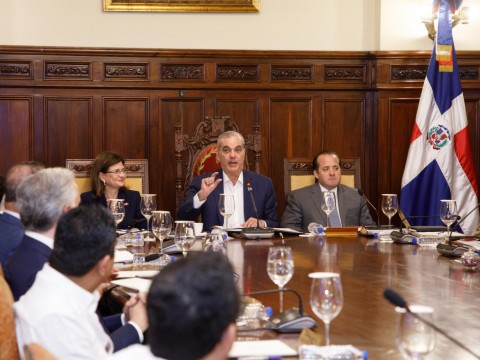 Gobierno anuncia nuevas medidas para enfrentar el impacto de la crisis en Medio Oriente sobre la econom&iacute;a dominicana