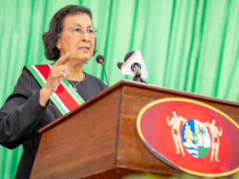 Presidenta de Surinam llegar&aacute; al pa&iacute;s este s&aacute;bado; ser&aacute; recibida por el presidente Luis Abinader en el Palacio Nacional el lunes