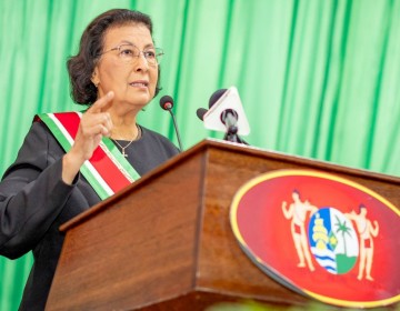 Presidenta de Surinam llegar&aacute; al pa&iacute;s este s&aacute;bado; ser&aacute; recibida por el presidente Luis Abinader en el Palacio Nacional el lunes