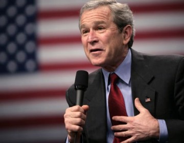 George W. Bush apela a escuchar a los afroamericanos y examinar "nuestros tr&aacute;gicos fracasos"