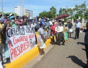  "Estafados y burlados" dicen sentirse los ca&ntilde;eros con promesas de pensiones que no han recibido