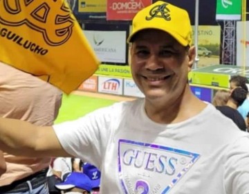 Fan&aacute;tico feliz por triunfo de &Aacute;guilas, triste por robo en su veh&iacute;culo en parqueo del estadio