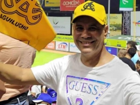 Fan&aacute;tico feliz por triunfo de &Aacute;guilas, triste por robo en su veh&iacute;culo en parqueo del estadio