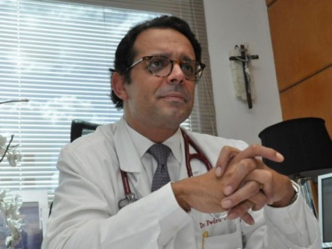 Cardi&oacute;logo Pedro Ure&ntilde;a advierte con medidas tibias no se van a tener buenos resultados para frenar avance COVID-19