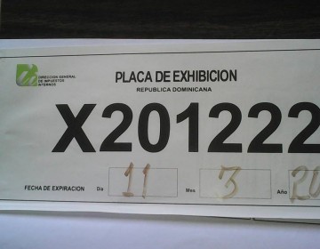 DGII extiende plazo de la fecha de vigencia de las placas de exhibici&oacute;n de veh&iacute;culos vencidas