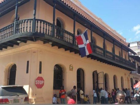 Intentan quemar dos consulados dominicanos en Hait&iacute;